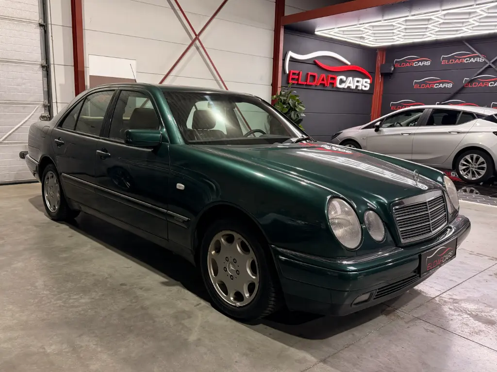 328 Mercedes - Benz E280 benzine