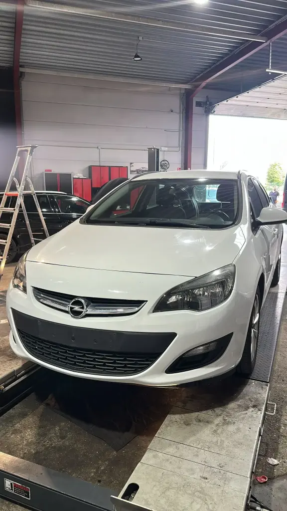547 Opel Astra 1.6 b